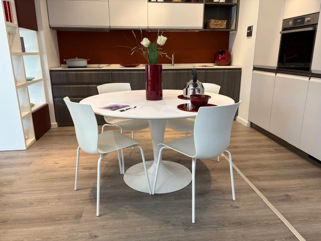 TAVOLO NOMO E SEDIE CHATTY